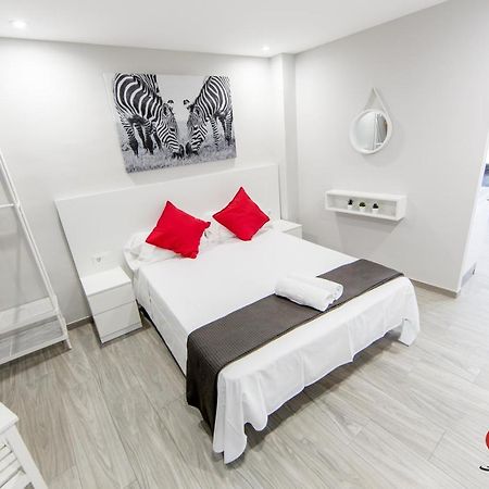 Roses Apartments Red Loft Vista Mar Lateral エクステリア 写真